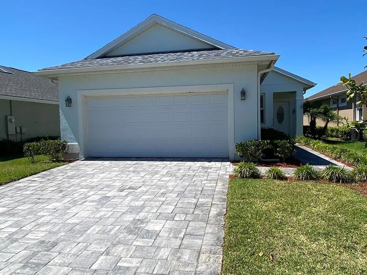 Building Photo - 272 Catriona Dr