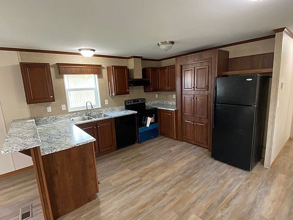 4th image of 143 Valley Dr