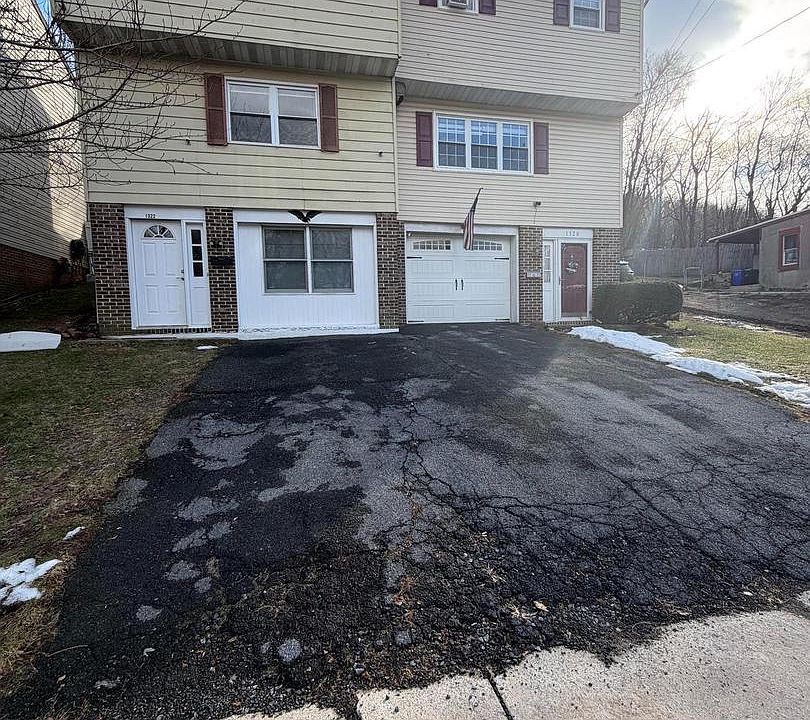 2nd image of 1322 Fairview St