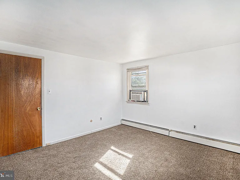 819 W 4th St — Photo 21