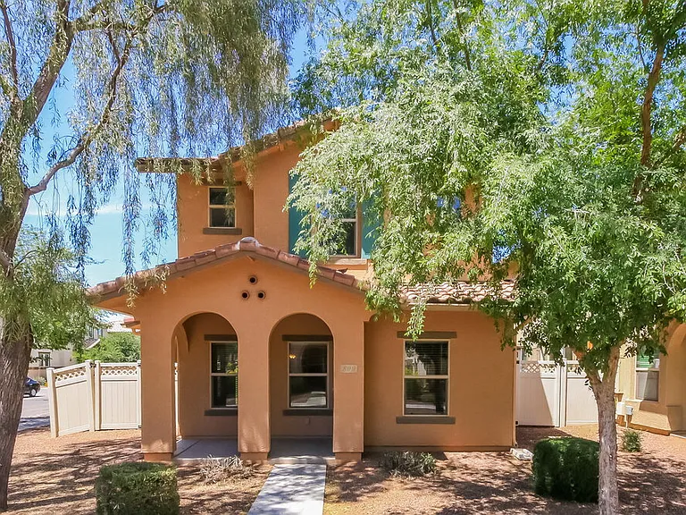 899 S Pheasant Dr — Photo 1
