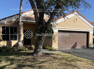 927 Falling Water Rd, Fort Lauderdale, FL 33326