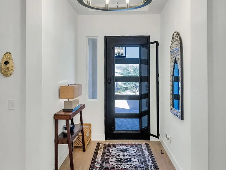 2041 E Fallen Leaf Ln — Photo 4
