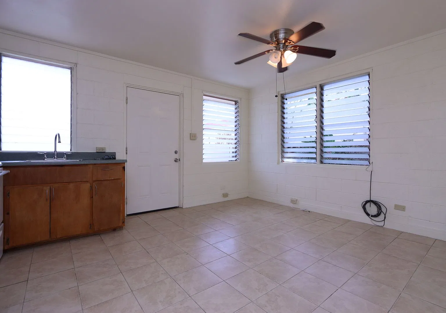 1 bedroom, 1 bath, 1 parking unit in 4 unit single level buiding in Kalihi — Photo 2