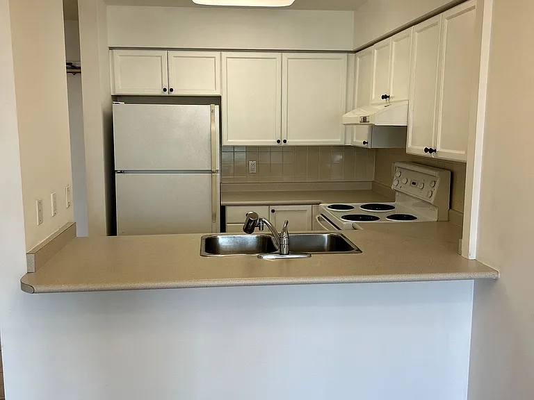 33 Empress Ave #602 — Photo 5