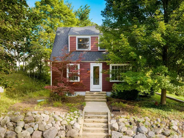 110 W Park Dr, Northport, MI 49670