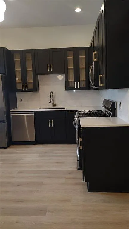 4 bed, 2.5 bath, 2200 sqft, $2,500 — Photo 4