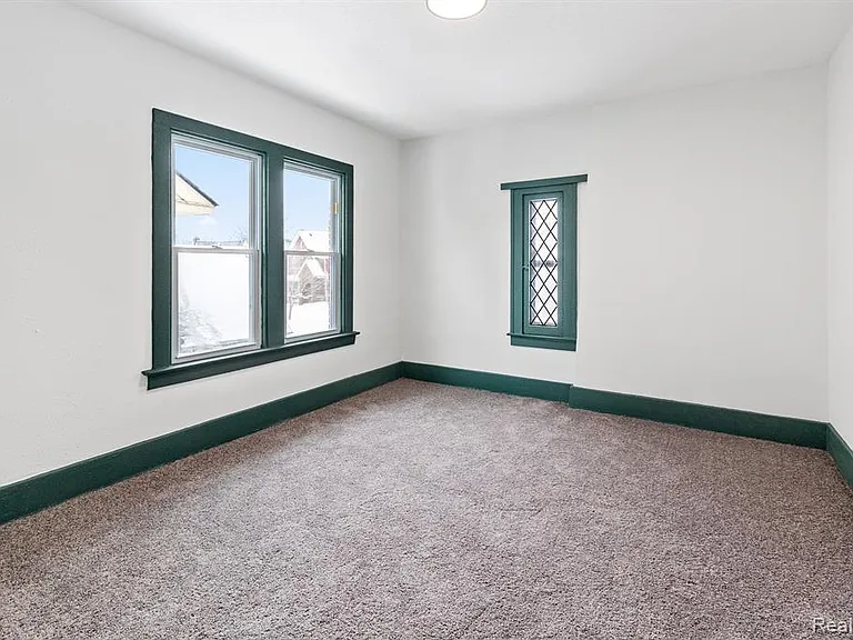 4767 Sturtevant St — Photo 15