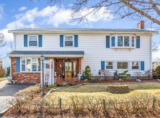 2 Crescent Dr, Salem, MA 01970