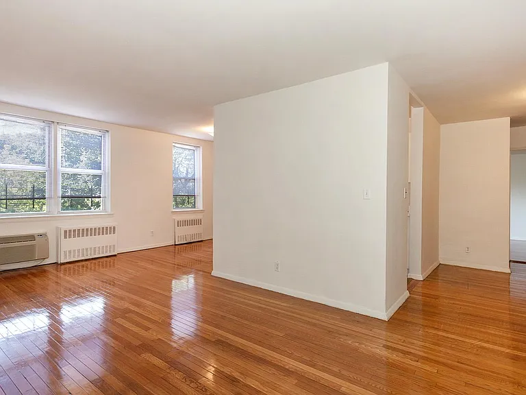 1180 Midland — Photo 11
