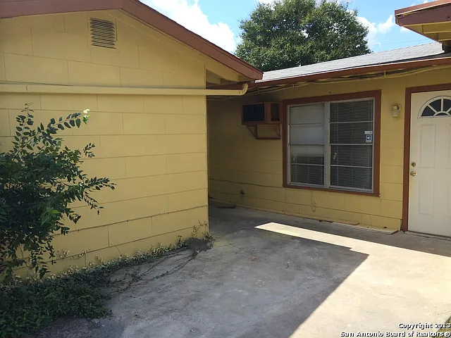 2139 Babs Dr — Photo 3