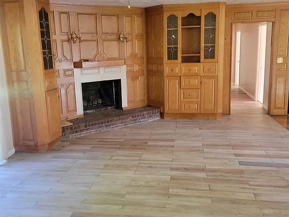 3rd image of 3560 Arbor Shores Dr