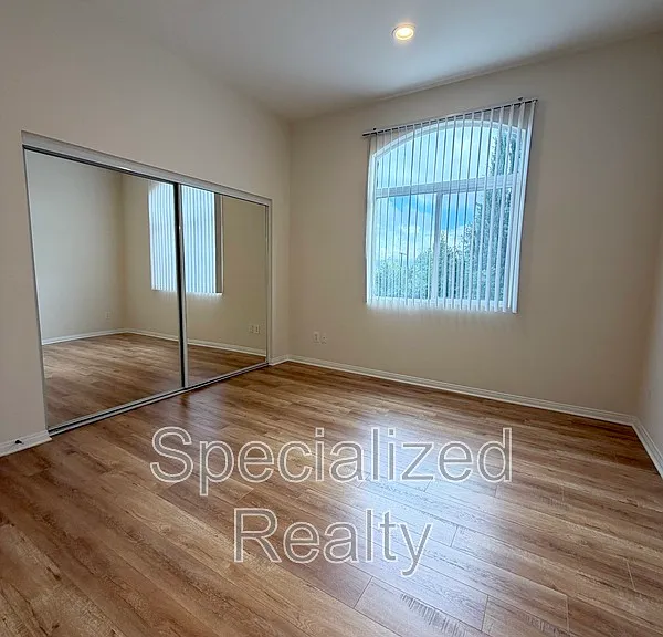 5716 Whitsett Ave — Photo 5