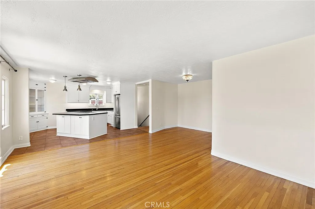 2 bed, 900 sqft, $5,500 — Photo 4