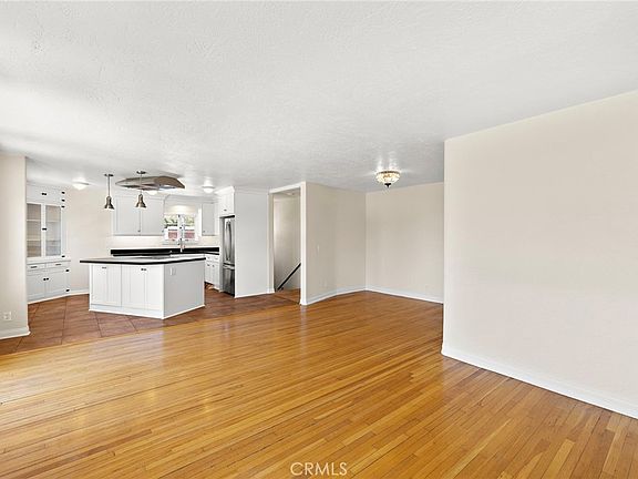 4th image of 976 S Coast Hwy APT A