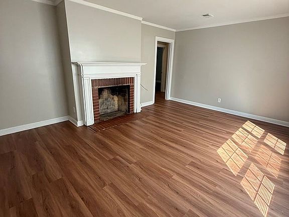 3rd image of 498 W Bay St