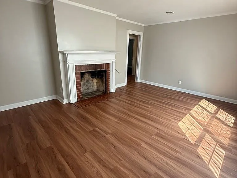 498 W Bay St — Photo 3