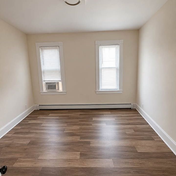1st image of 967 Hancock Ave #967
