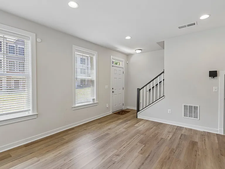 283 Willis St — Photo 34