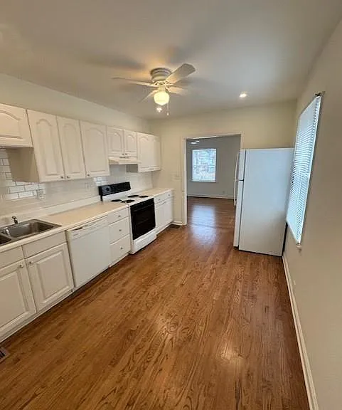 1464 Hawthorne Ave NW — Photo 5