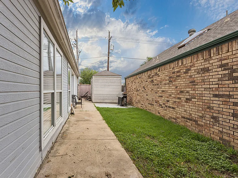 253 Teakwood Ln — Photo 11