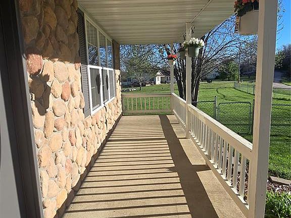 3rd image of 13789 Valley Dale Dr