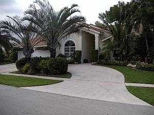 1st image of 915 Greenbriar Dr