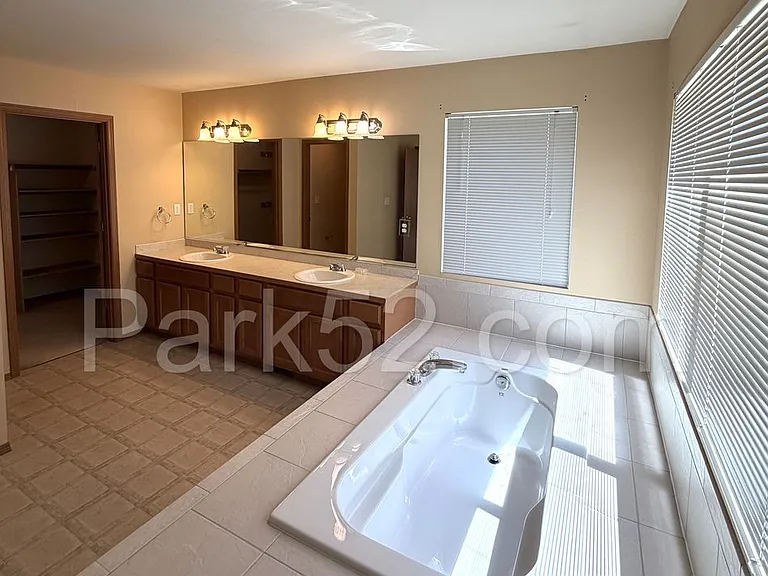 11328 185th St E — Photo 30