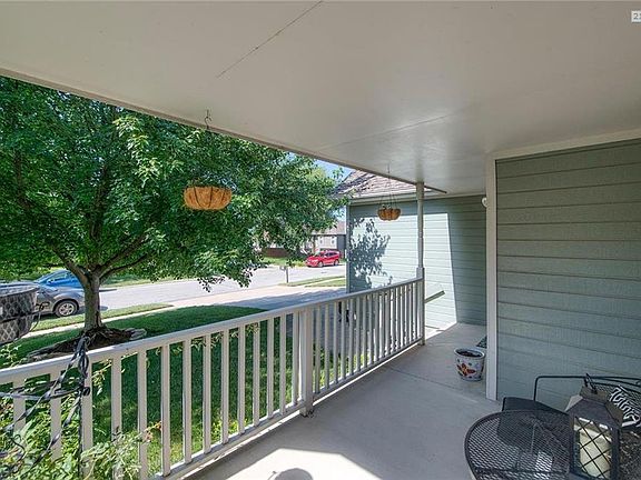 4th image of 231 NE Eastwood Dr