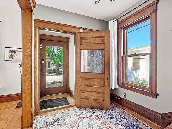 4th image of 2725 Garfield Ave