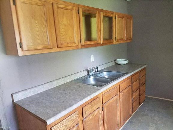 4th image of 502 Foster Ave