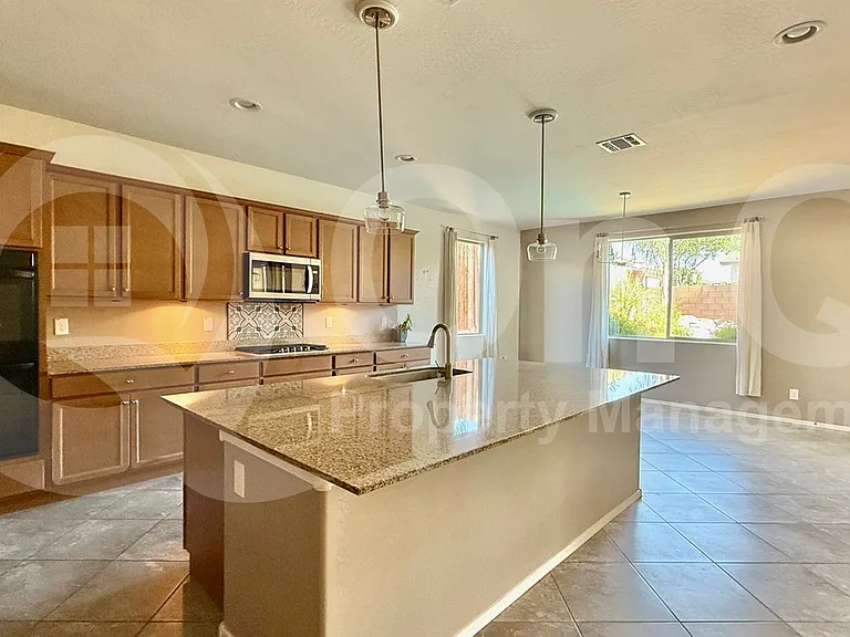 22933 E Silver Creek Ln — Photo 4
