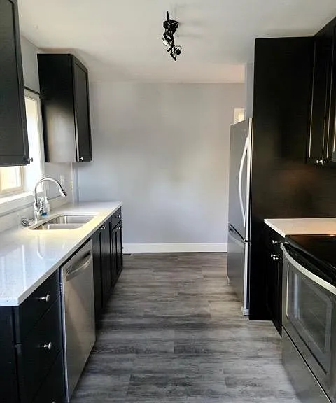 818 E 11th St #A — Photo 5