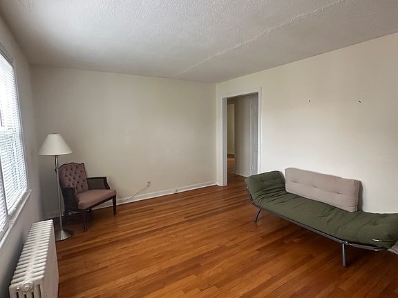 3rd image of 52 Robin Rd APT B2