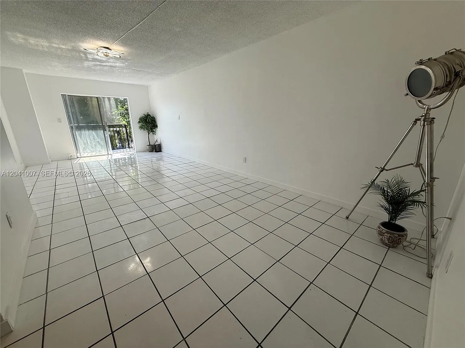 Dixie Terrace Condo — Photo 2