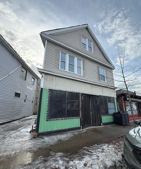 2255 Genesee St — Photo 2