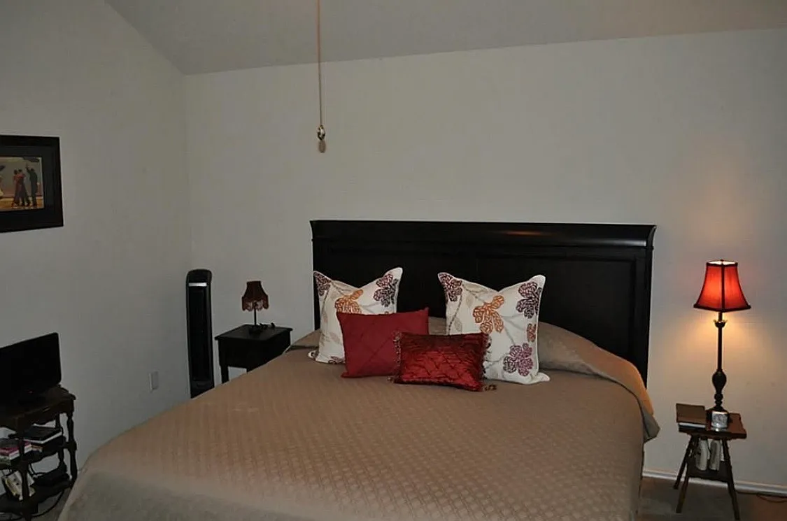 3 bed, 1537 sqft, $1,950 — Photo 1