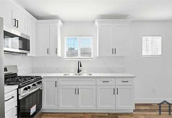 5th image of 523 W 78th St