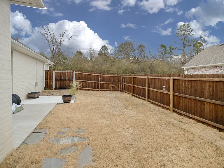 8115 Donnington Ct — Photo 31