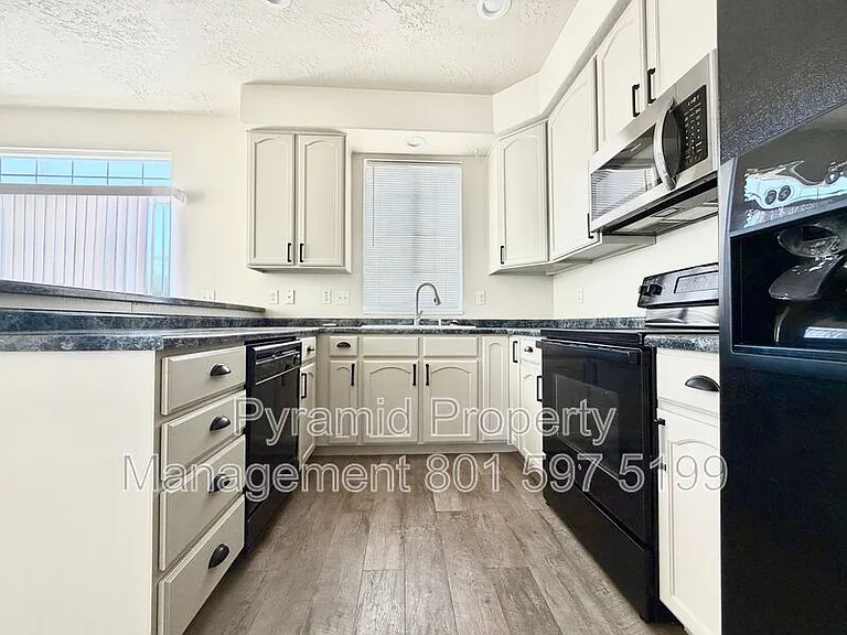 6353 W Passenger Ln — Photo 4