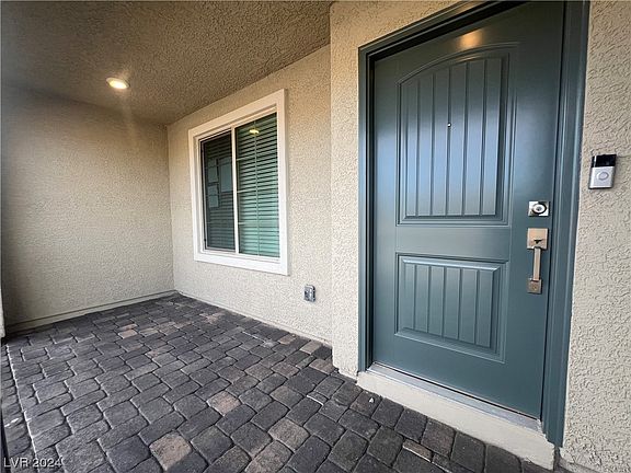 3rd image of 861 Watford Pl