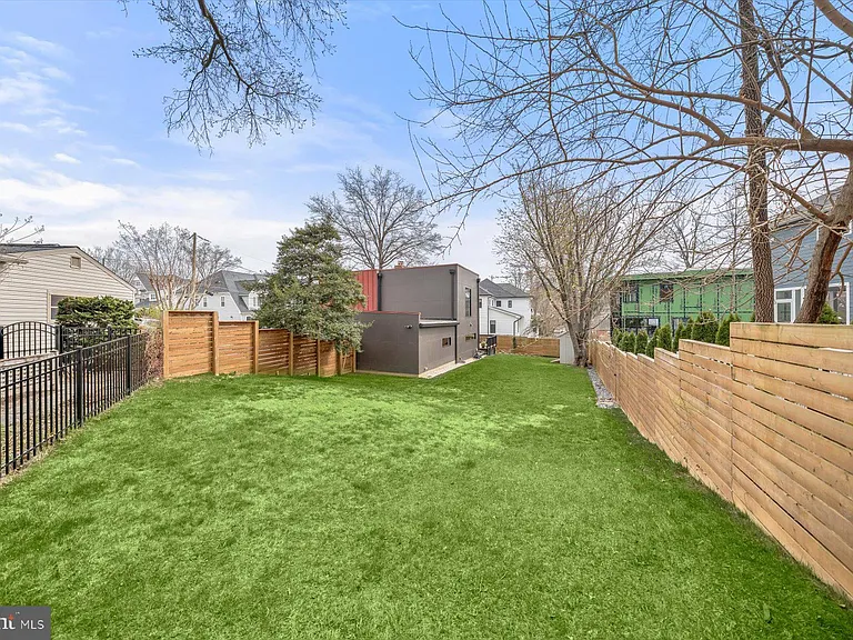 3004 N Underwood St — Photo 53