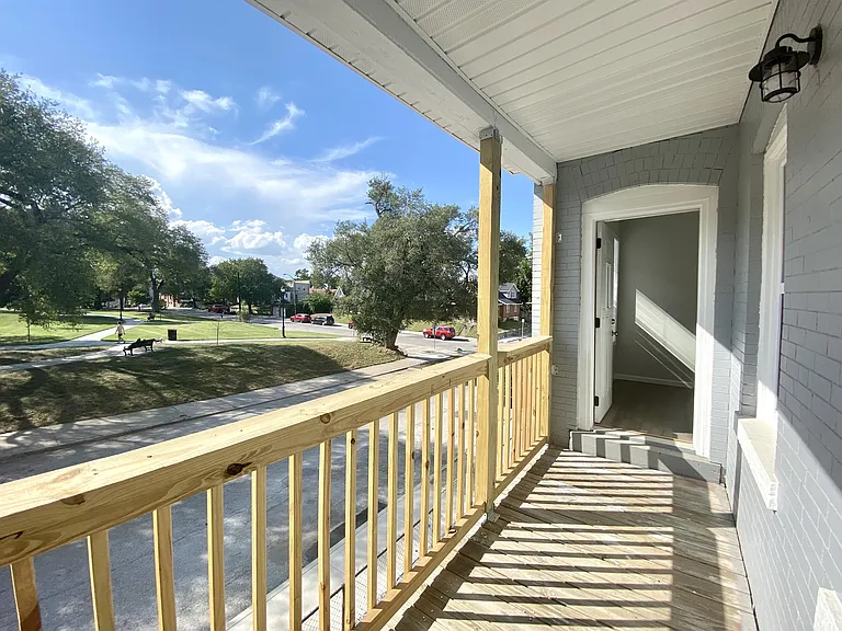 531A Charlotte St — Photo 3