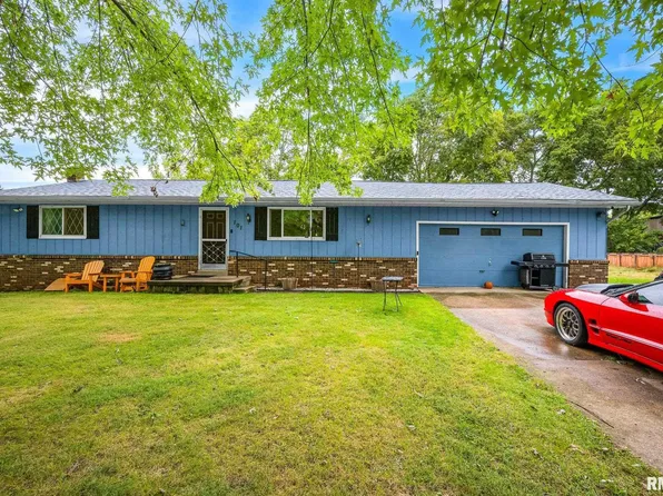 101 Della St, Spring Bay, IL 61611