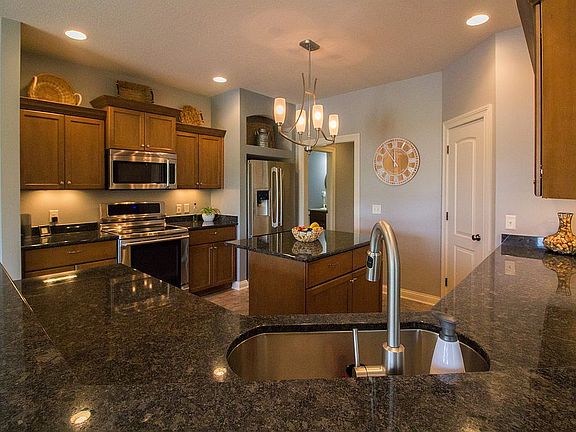 GRANITE & STAINLESS STEEL