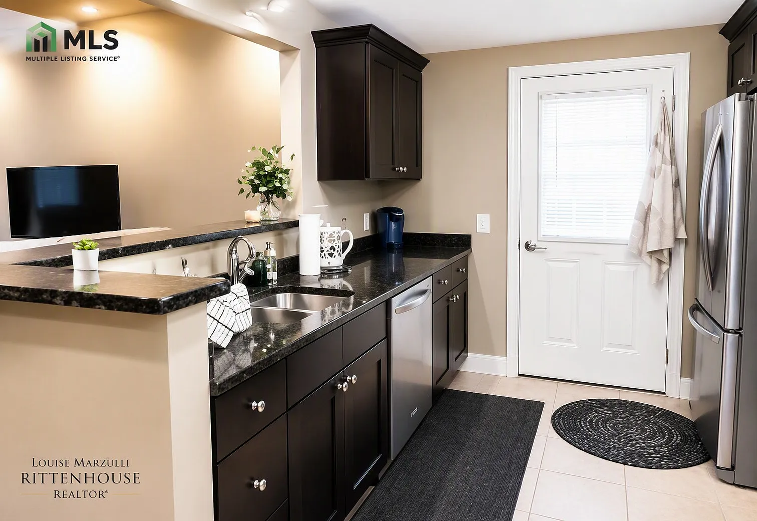 1 bed, 914 sqft, $2,300 — Photo 2