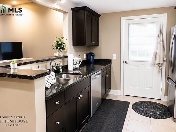 2nd image of 1600 Arch St #18-1910