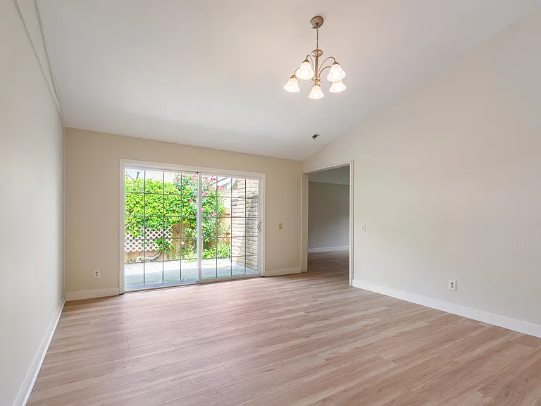 2404 Berrywood Dr — Photo 10