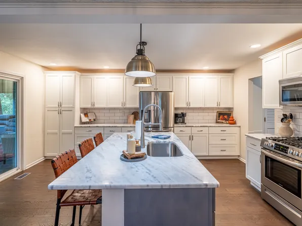537 Free Church Dr, Williams Bay, WI 53191