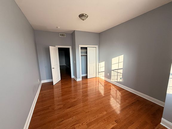 5th image of 510 40th St #31E